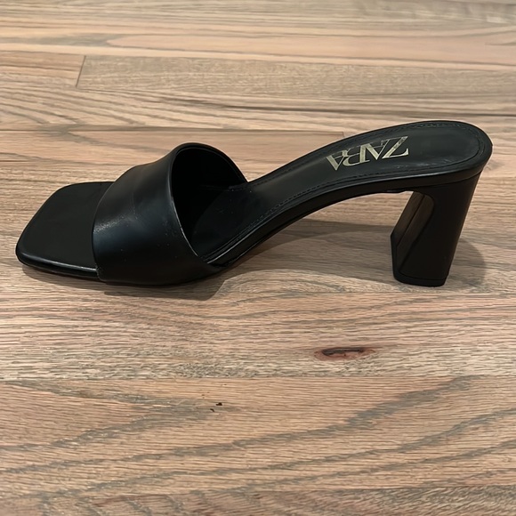 Black Kitten Heel - Picture 2 of 3